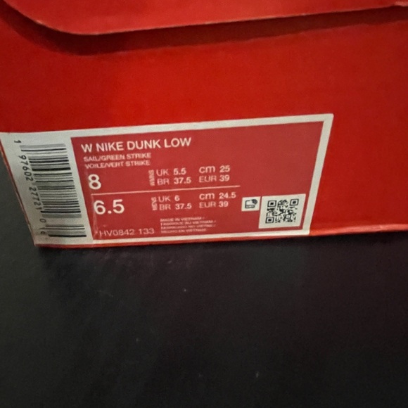 Nike Dunks - Picture 6 of 6